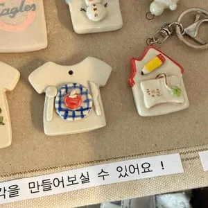 옅은색과 조각들 대표 사진