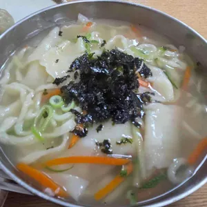 명동홍두깨손칼국수 대표 사진