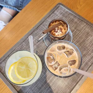 Everything But The Hero 사진