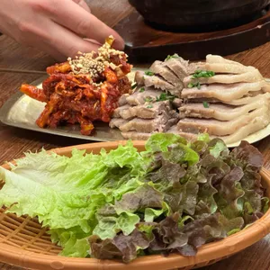안녕돼지국밥 사진