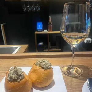 어느 밤 대표 사진