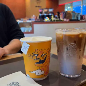 드멜로 커피 사진