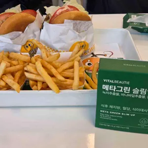 크라이치즈버거 대표 사진