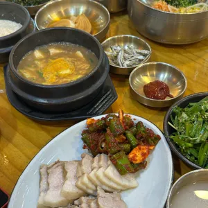 비학산 보리밥생칼국수 대표 사진