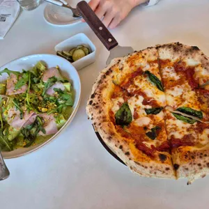 위클리 테이블 사진