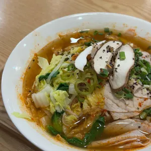 후띠우미엔남 사진 1