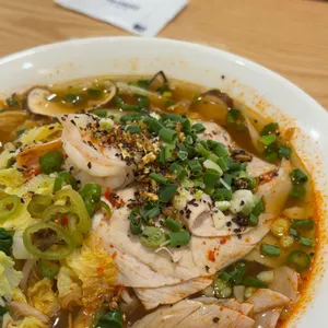 후띠우미엔남 대표 사진