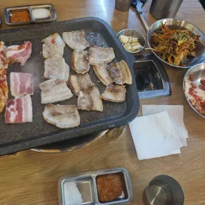 맛있으면돼지 사진 1