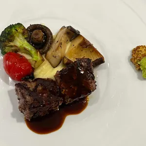 Red Moon 대표 사진