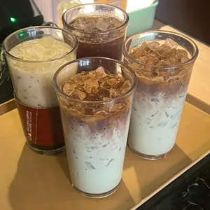앳 더 스칼렛 사진 2