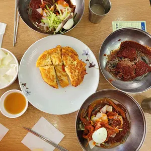 청송본관 함흥냉면 전문점 사진 1