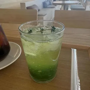 나니밀리커피앤로스터리 사진 1