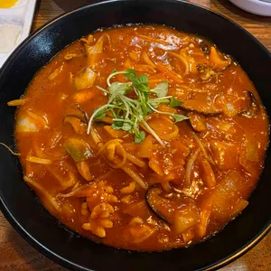 동우 대표 사진