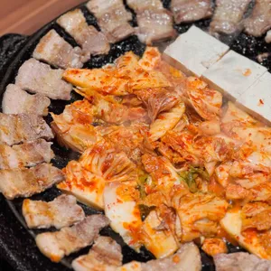 무쇠김치삼겹 사진 1