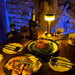 우즈 웨일 사진