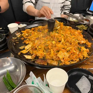 대판 솥뚜껑김치삼겹살 사진