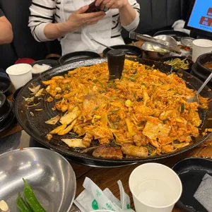 대판 솥뚜껑김치삼겹살 대표 사진