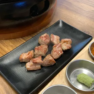 돈의 민족 사진 1