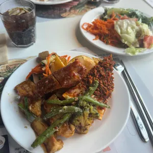 애슐리퀸즈 대표 사진