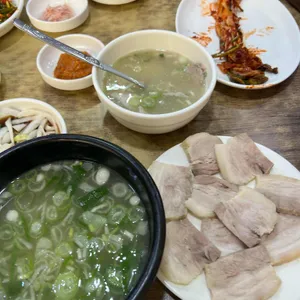 본전돼지국밥 대표 사진