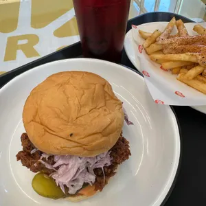 롸카두들 내쉬빌 핫치킨 사진