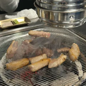 돈그리아 대표 사진
