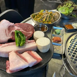도돈 협재흑돼지 대표 사진