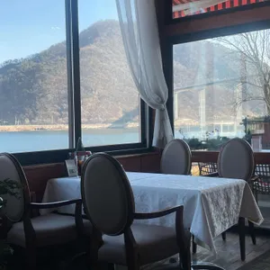 왈츠와닥터만 대표 사진