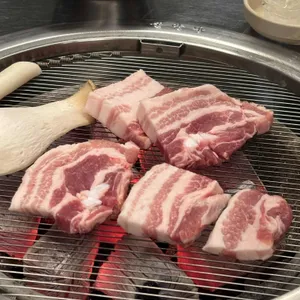 돈구이불났네 사진 1