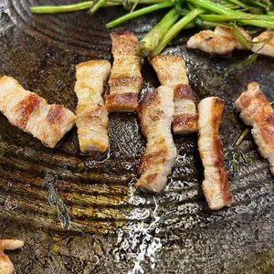 솥뚜껑생삼겹살 사진