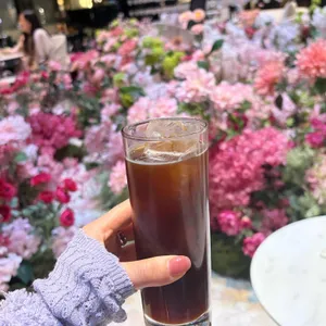 로비라운지앤바 대표 사진