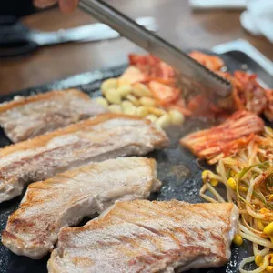 돌판생고기 사진