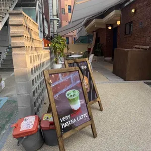 밀랍 커피앤베이커리 대표 사진
