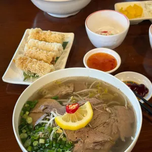 꽁 비엔 대표 사진