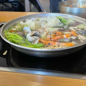 쭈꾸미와 낙지세상 고수의 해물칼국수 대표 사진