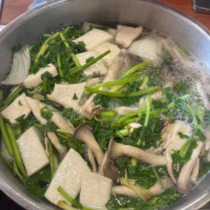 홍백 미나리 샤브칼국수 사진 1