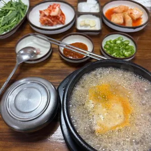 산돌순대국 대표 사진