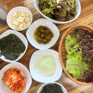 느티나무 생오리구이 대표 사진