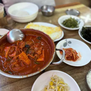엄마네 돼지찌개 대표 사진