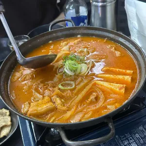 뚱이네 김치두루치기 사진 1