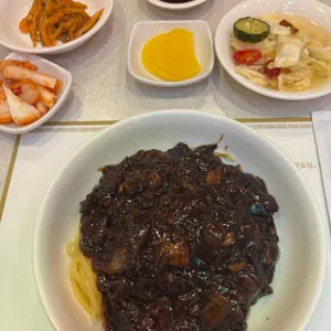 동국성 대표 사진