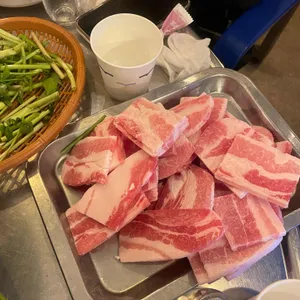 돼유 대표 사진