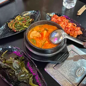 본진 삼겹살 대표 사진