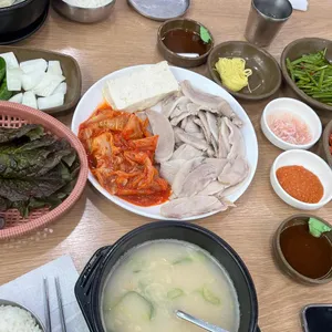 영진돼지국밥 대표 사진