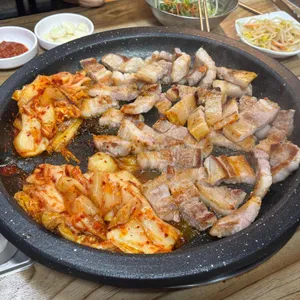 중앙삼겹시대 사진 1