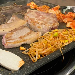 돼지학교 사진