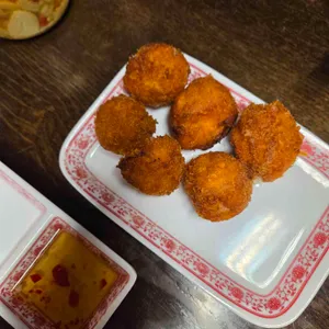 포옹남 대표 사진