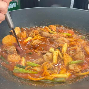 통큰솥뚜껑닭볶음탕 사진