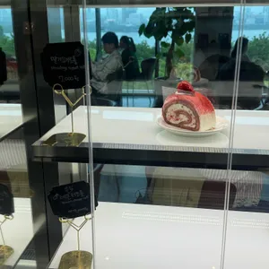 강변서재 리뷰 사진