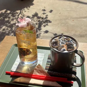 사랑과 자유 대표 사진